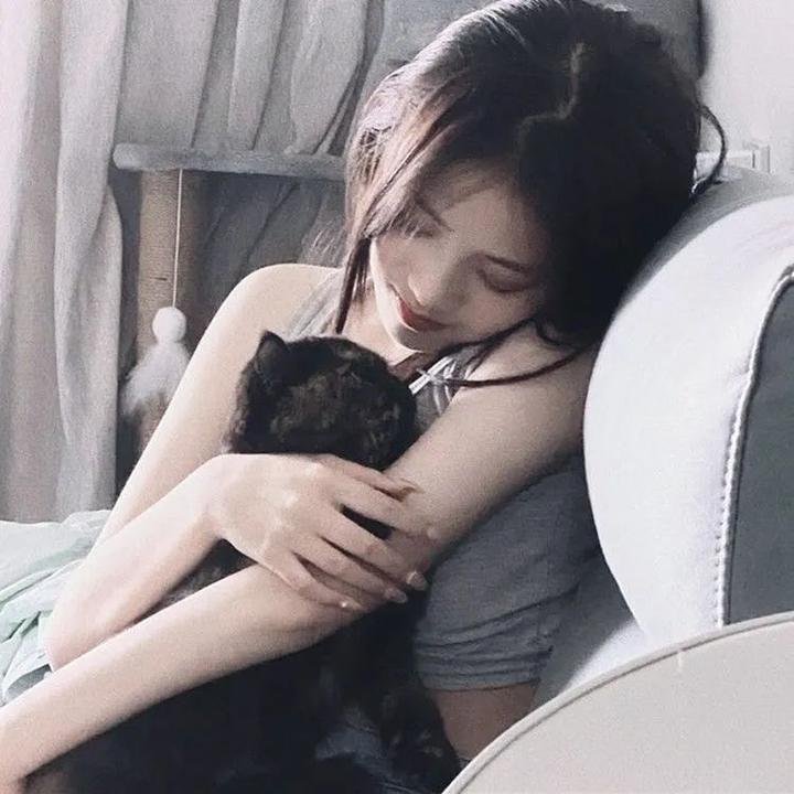 迎风而立的狮子